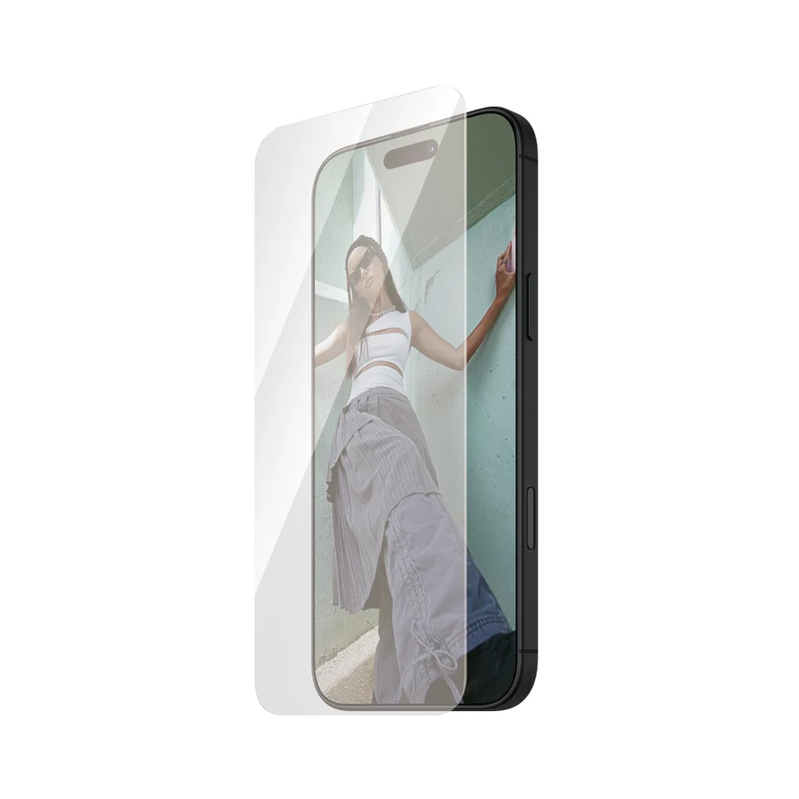 واقي شاشة SAFE. من PanzerGlass لهاتف iPhone '24 Pro مقاس 6.3 بوصة | تصميم فائق الاتساع