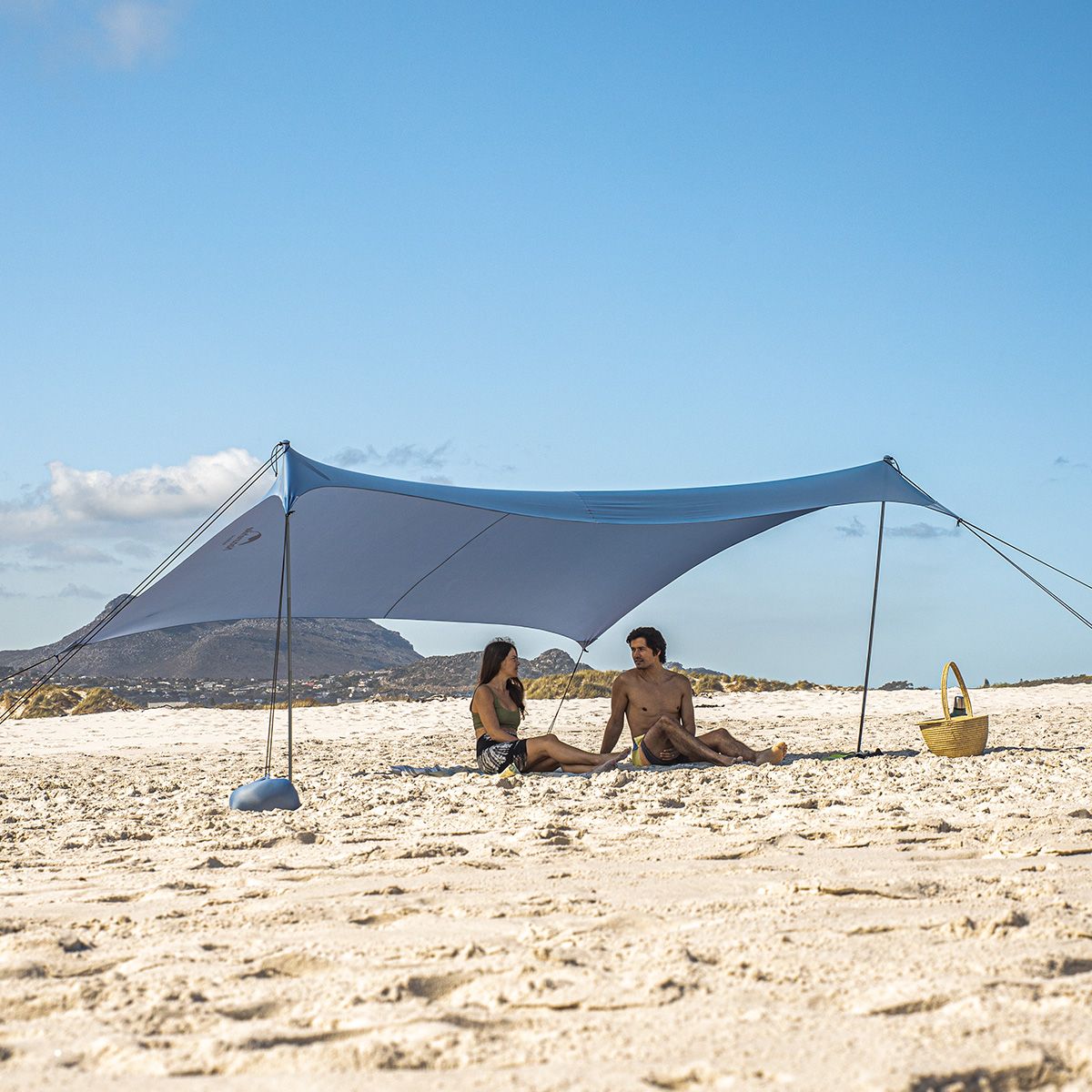Naturehike UPF 50+ Beach Tarp with 4 Poles - Blue